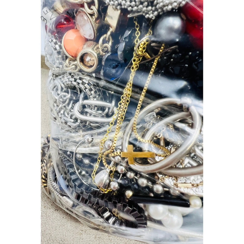 Vintage & Modern Gold & Silver Tone Mixed Metal Scrap/Wear Jewelry lot 9lbs - Picture 13 of 16